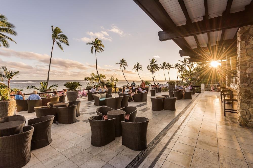 The Warwick Fiji Hotel Korolevu  Exterior foto Sunset at the Beach Bar