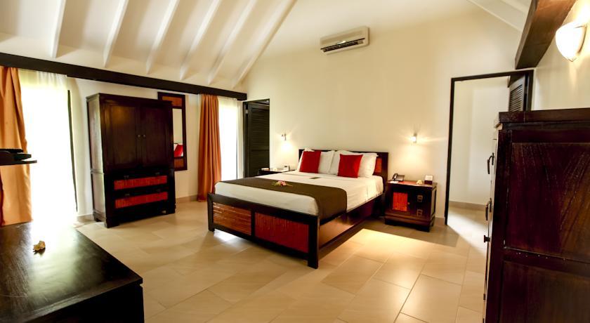The Warwick Fiji Hotel Korolevu  Exterior foto A bedroom at the resort