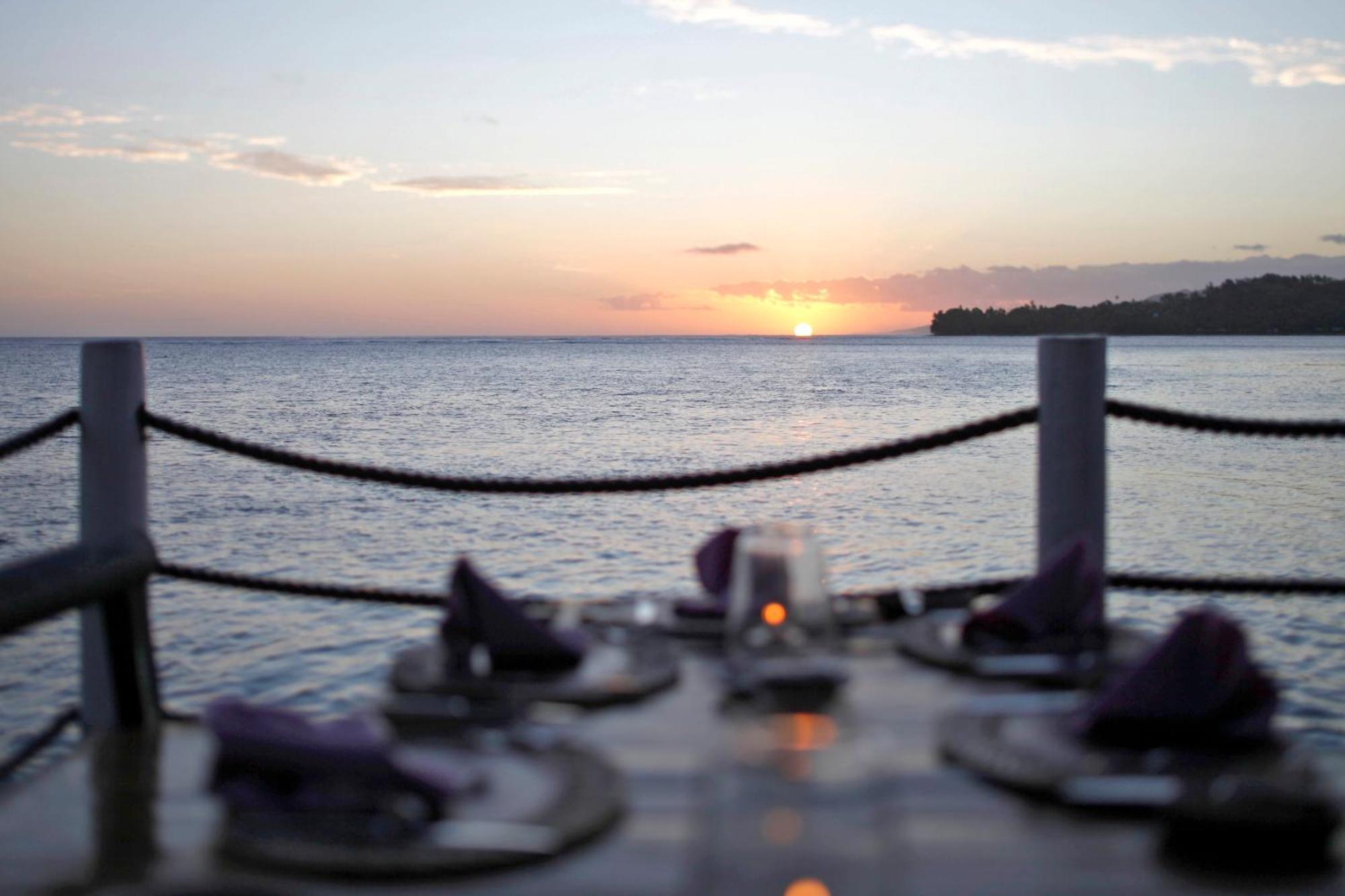 The Warwick Fiji Hotel Korolevu  Exterior foto Sunset at the beach