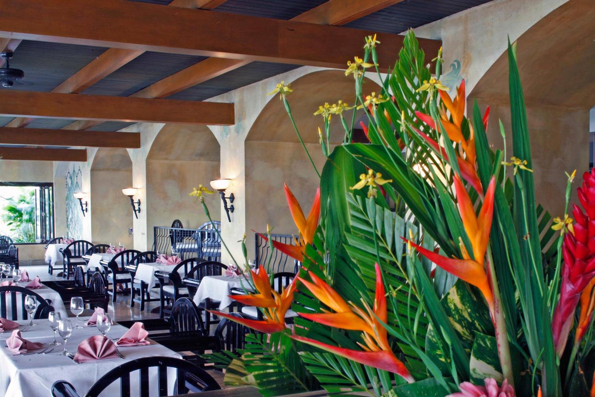 The Warwick Fiji Hotel Korolevu  Exterior foto Interior of the restaurant