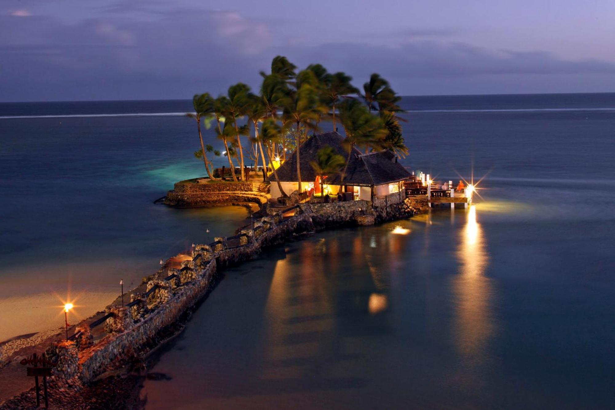 The Warwick Fiji Hotel Korolevu  Exterior foto The Rock at night