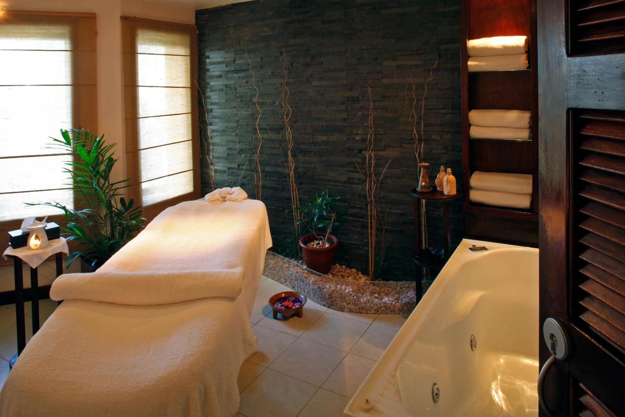 The Warwick Fiji Hotel Korolevu  Exterior foto A spa treatment room