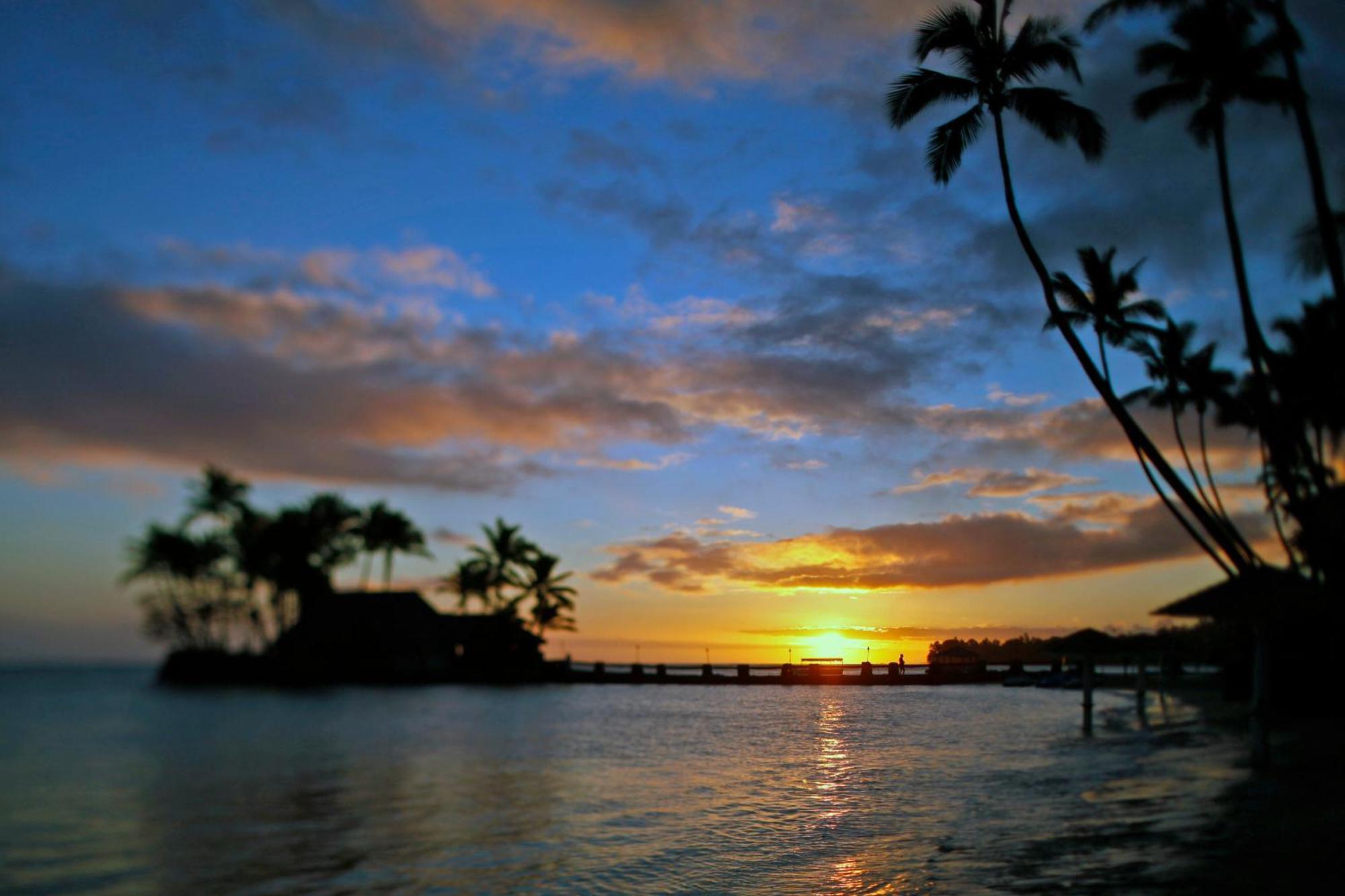The Warwick Fiji Hotel Korolevu  Exterior foto Sunset at the Four Seasons Resort