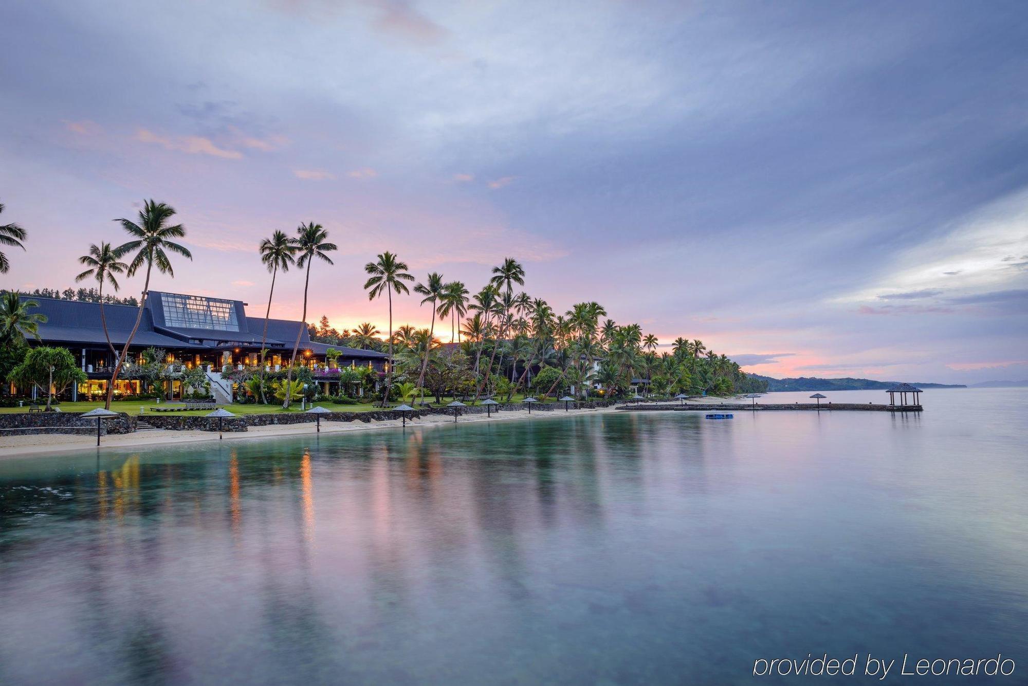 The Warwick Fiji Hotel Korolevu  Exterior foto Sunset at the Sheraton Resort