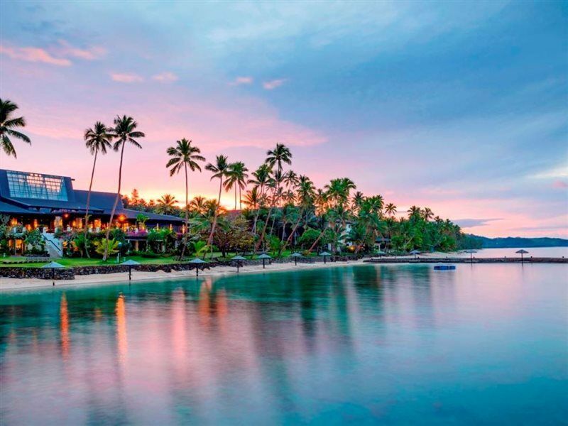 The Warwick Fiji Hotel Korolevu  Exterior foto Sunset at the Four Seasons Resort
