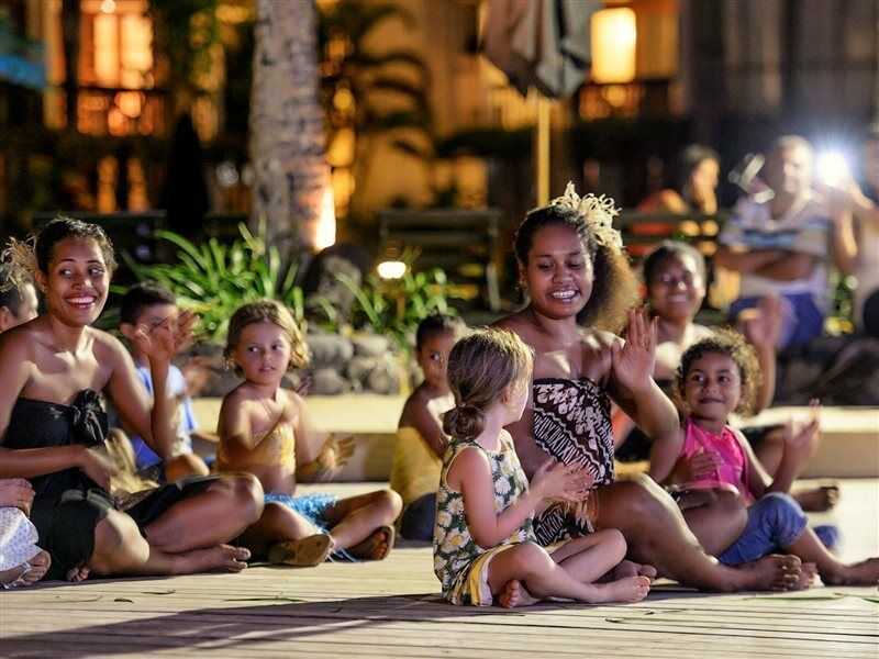 The Warwick Fiji Hotel Korolevu  Exterior foto A family from the Cook Islands